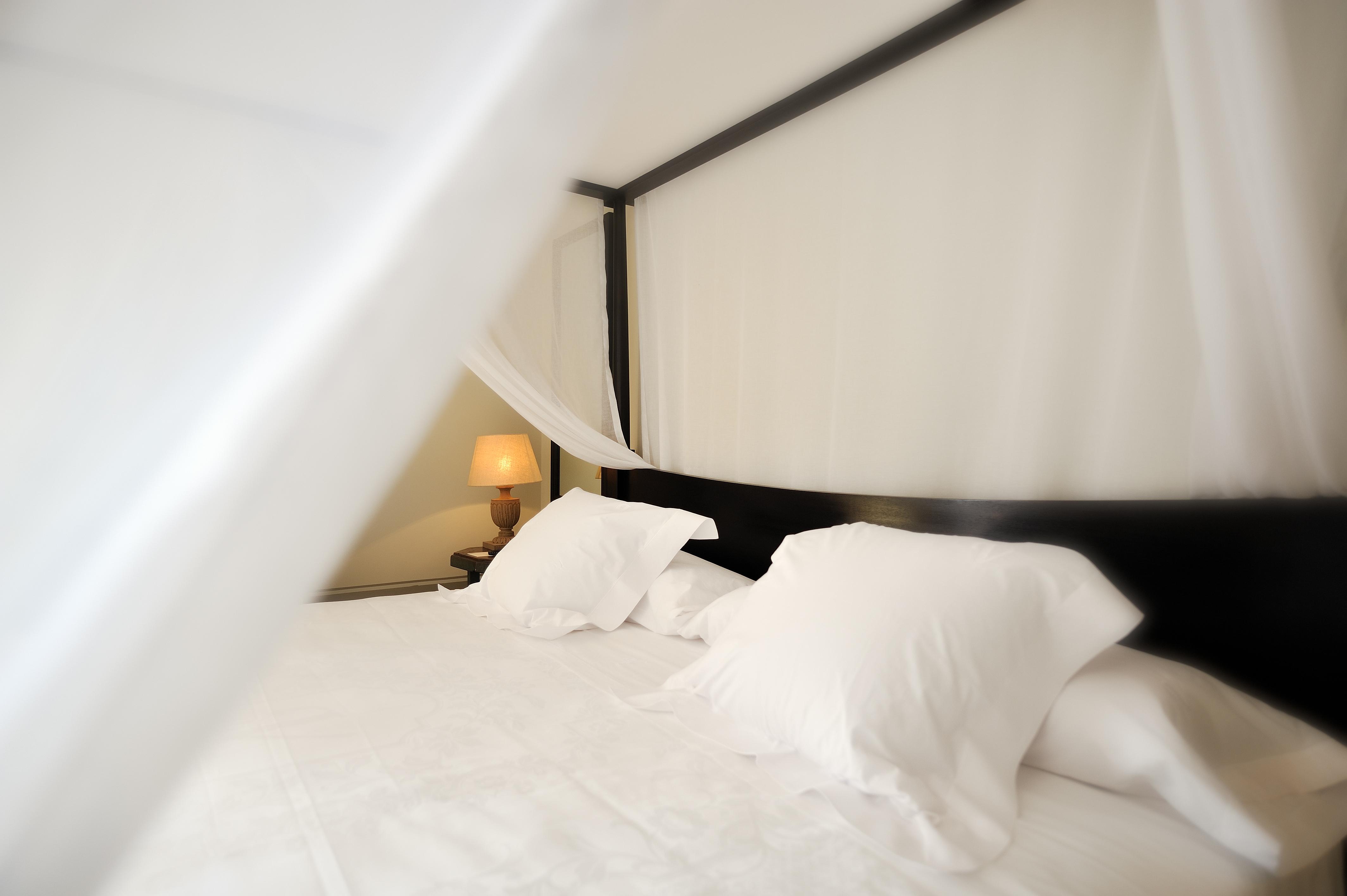 Vincci Seleccion Estrella Del Mar Otel Marbella Dış mekan fotoğraf A bed with a mosquito net