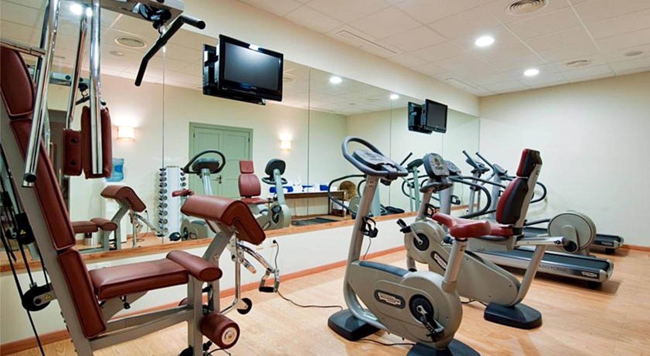 Vincci Seleccion Estrella Del Mar Otel Marbella Konforlar fotoğraf A gym at a hotel