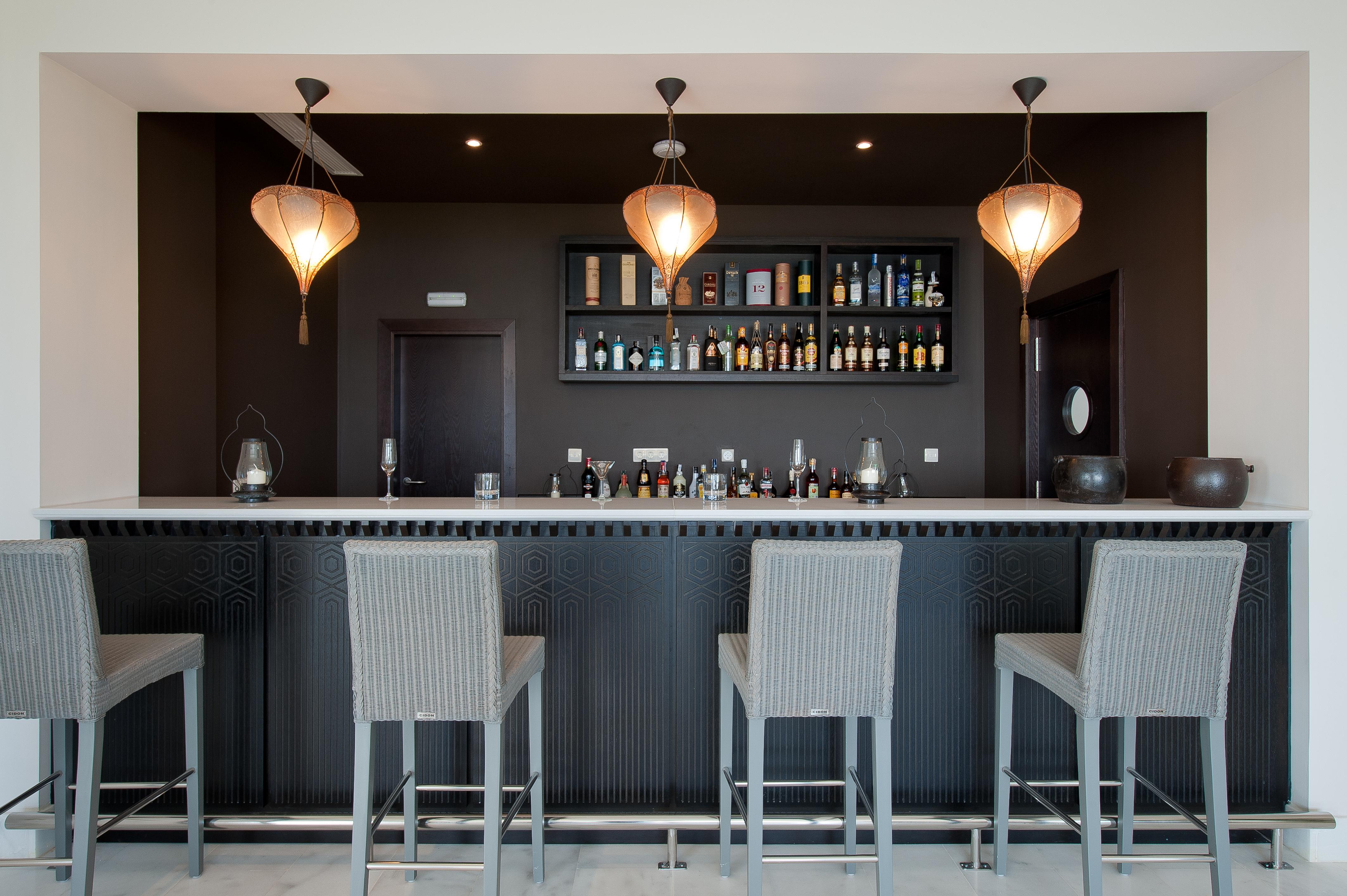 Vincci Seleccion Estrella Del Mar Otel Marbella Dış mekan fotoğraf The bar at the Sky Bar